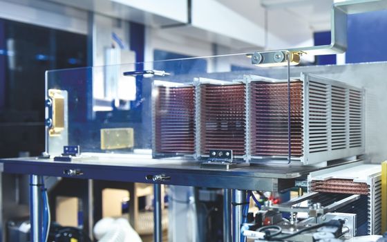 Peralatan kemasan semikonduktor produktivitas tinggi Perangkat cetakan chip